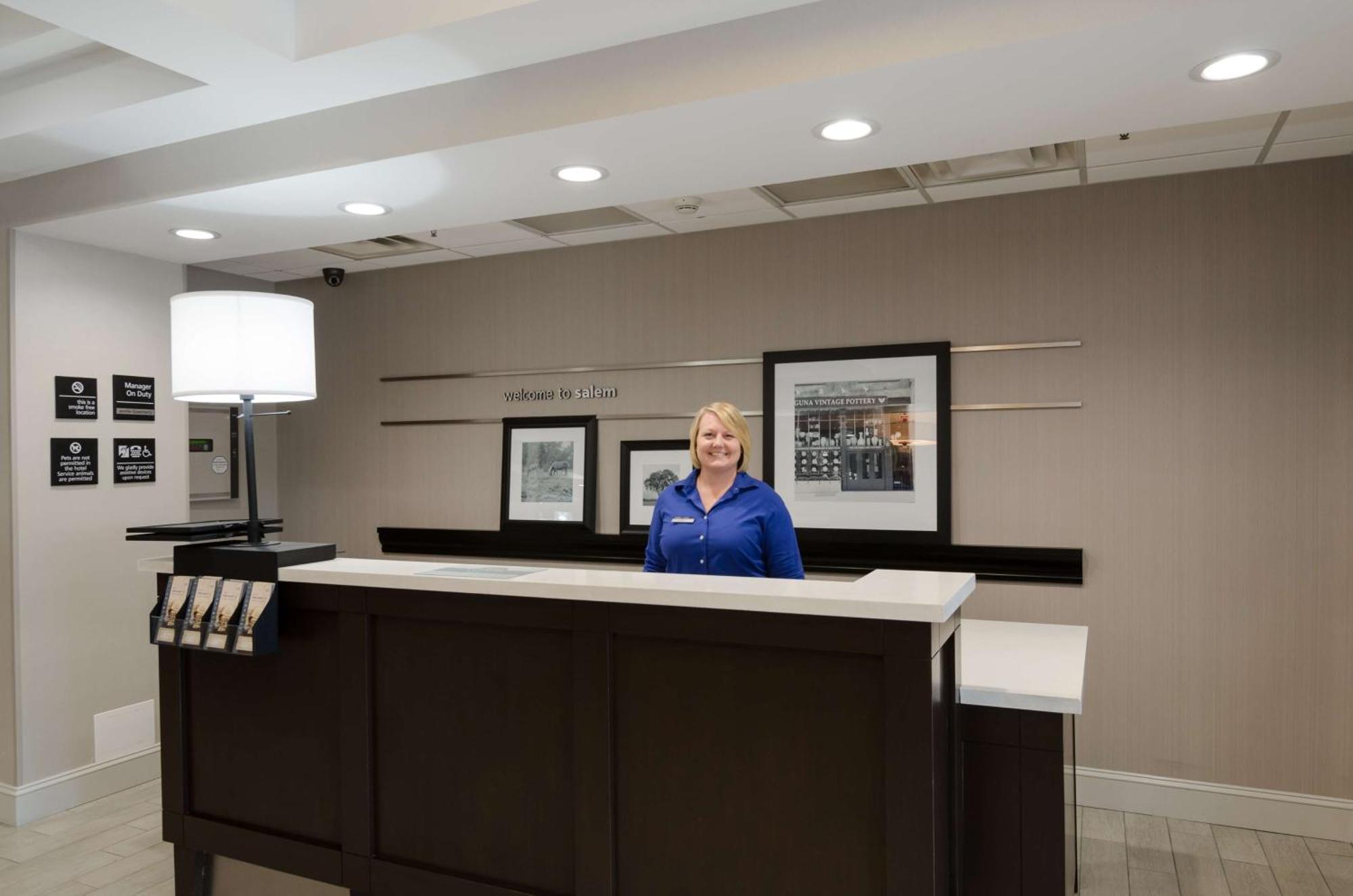 Hampton Inn Salem Esterno foto